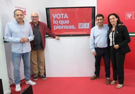 Jacinto Viedma, Manuel Fernández, Francisco Reyes y Mercedes Gámez en la sede del PSOE.