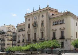 Imagen de archivo del Ayuntamiento de Jaén, en la Plaza de Santa María.