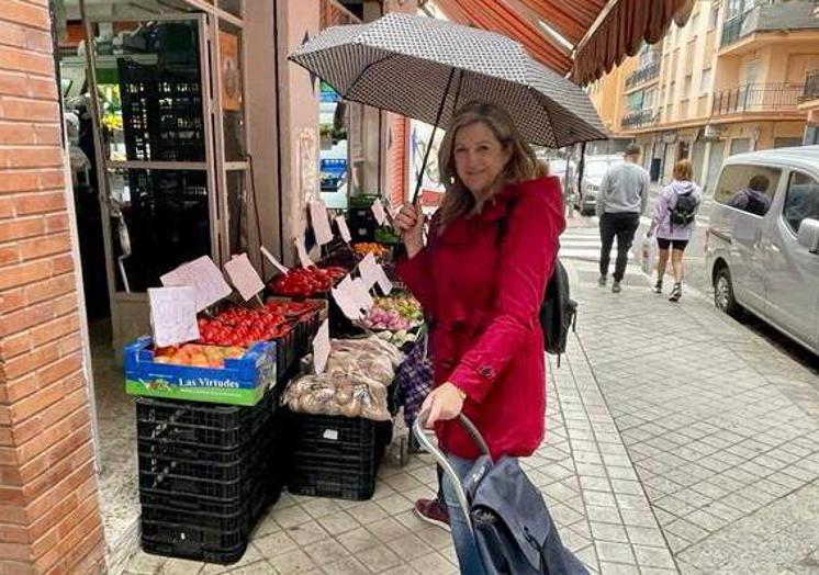 Beatriz Sánchez (Vox) ha aprovechando para ir a la frutería