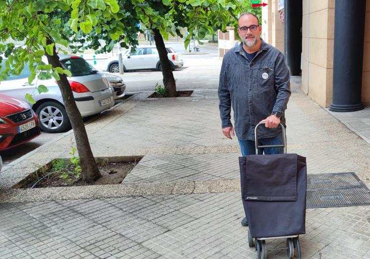 Francisco Puentedura (Granada Unida), de camino a la compra