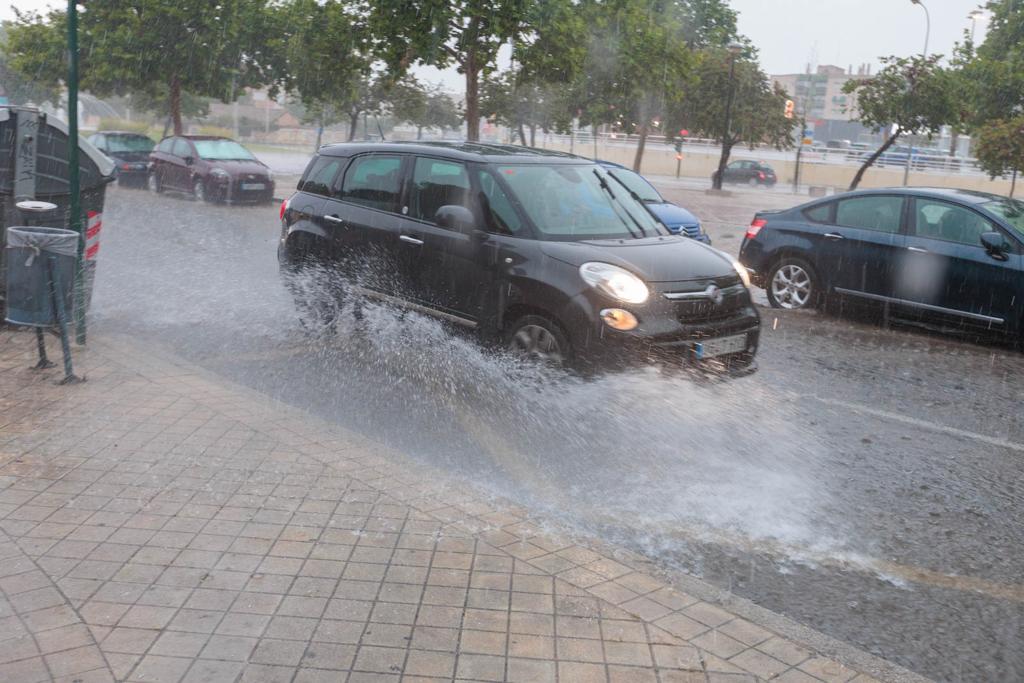 Las imágenes de la tormenta de granizo que ha inundado Granada