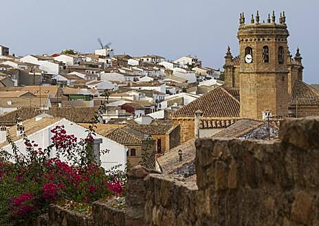 Imagen secundaria 1 - El pueblo andaluz desbordado por turistas que tiene que aumentar bares y camas