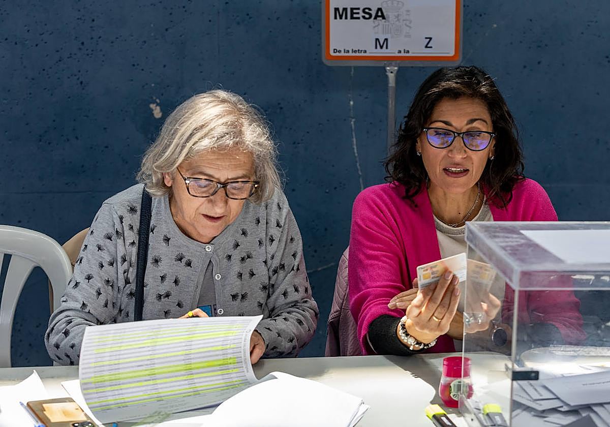 Voto en una mesa electoral de la provincia.