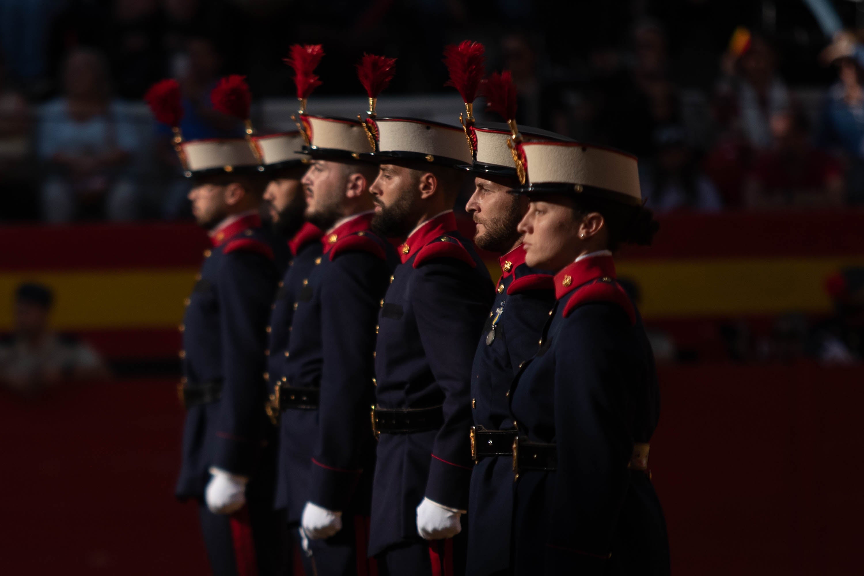 La exhibición militar en la plaza de toros, en imágenes