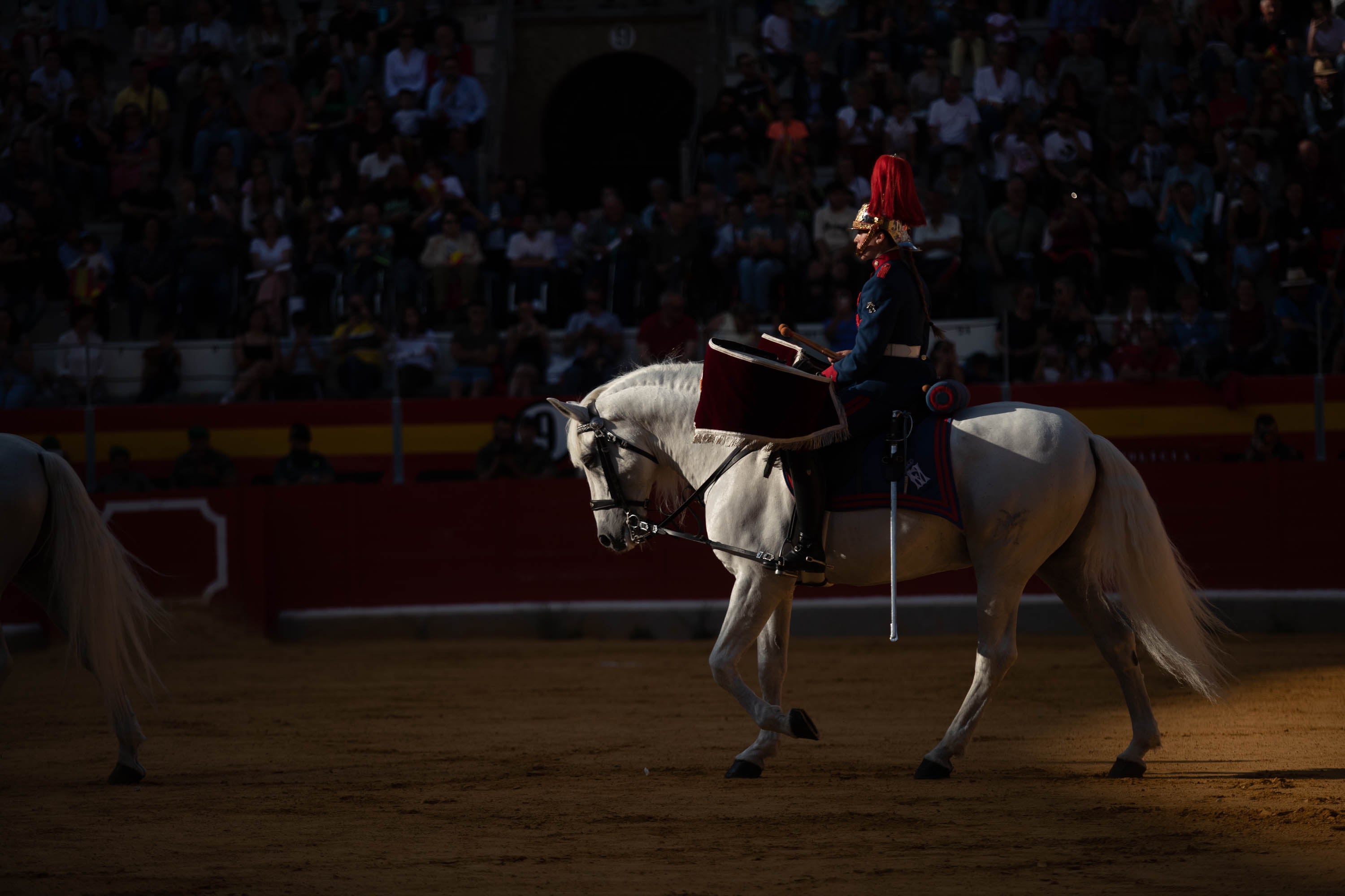 La exhibición militar en la plaza de toros, en imágenes