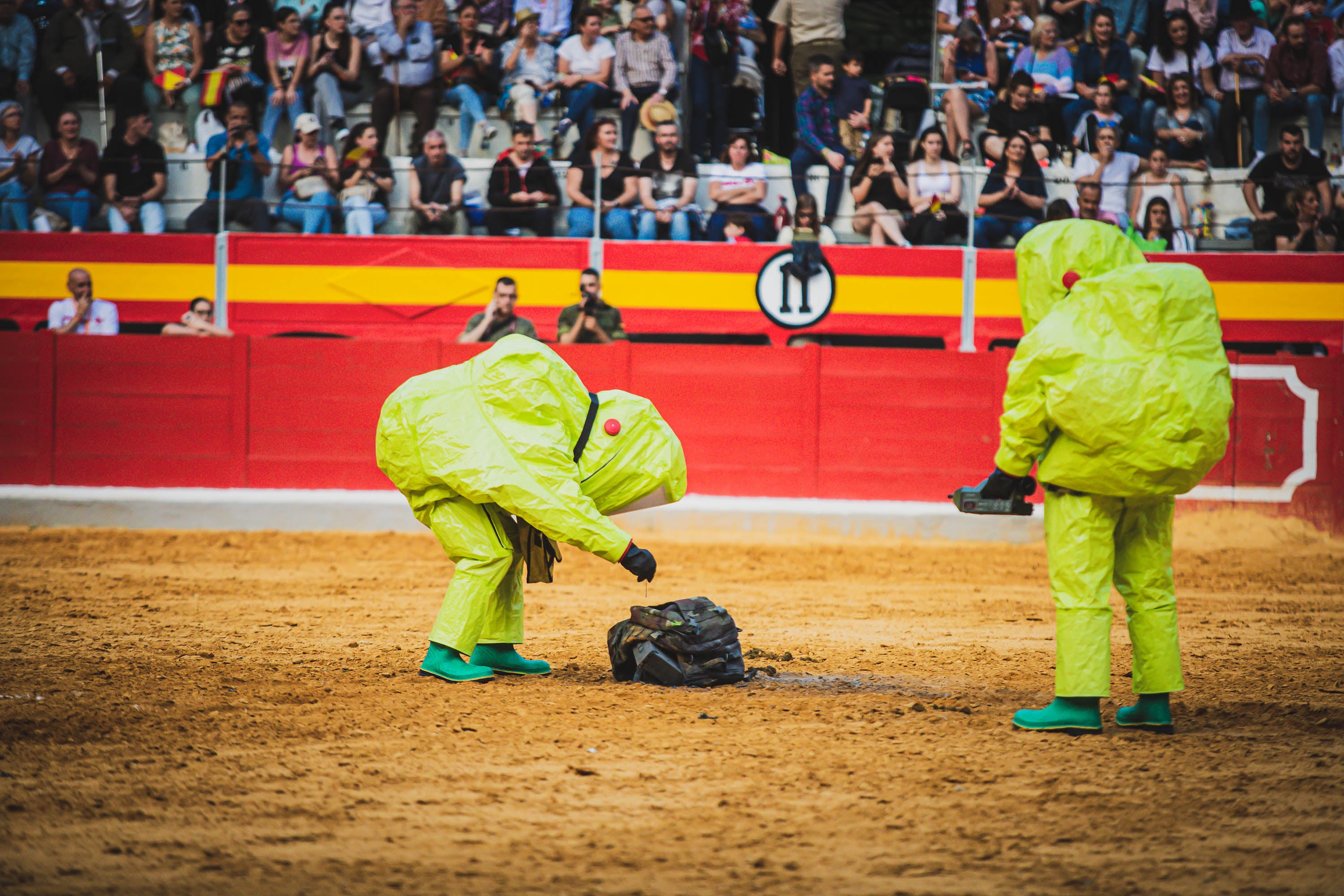 La exhibición militar en la plaza de toros, en imágenes