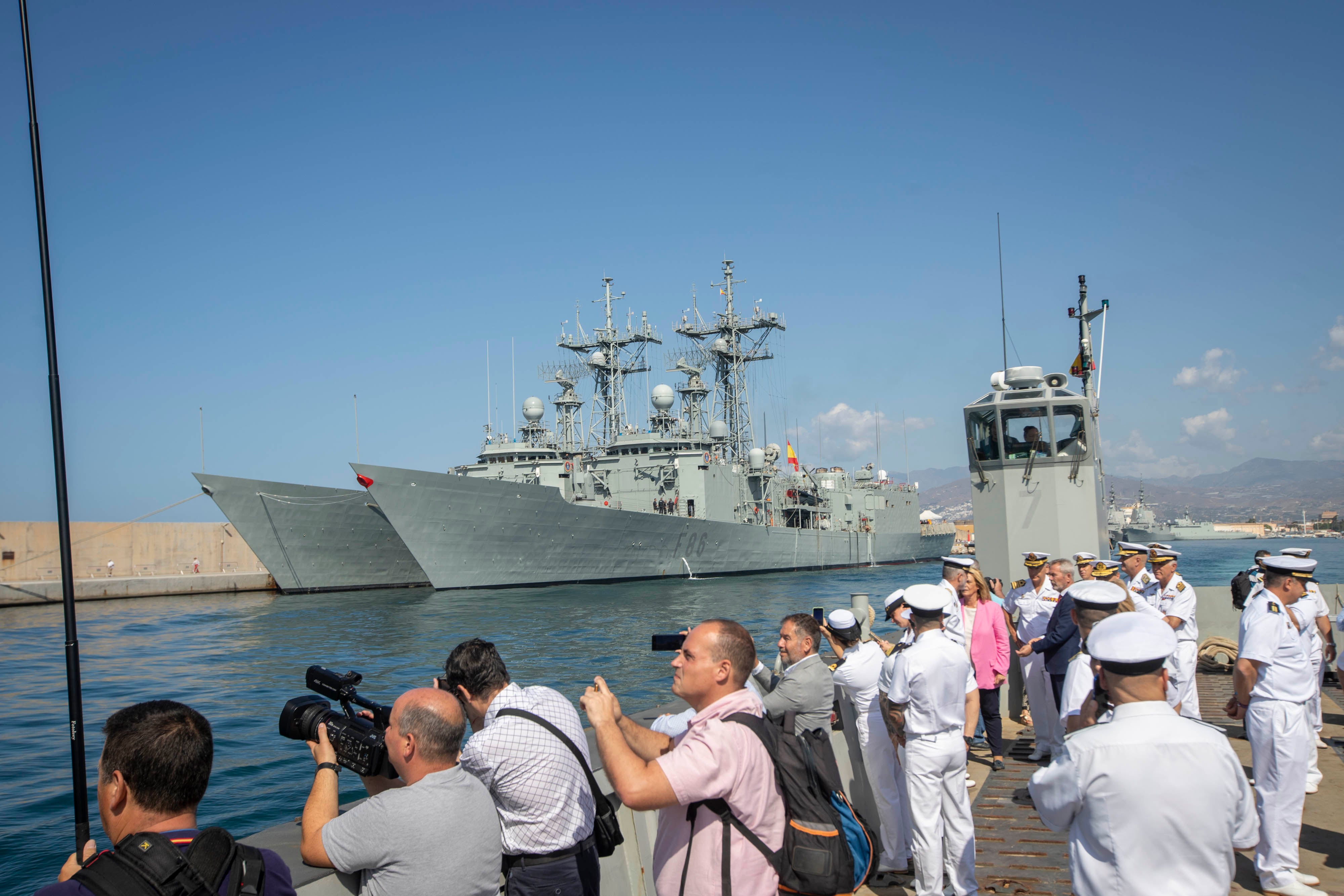 Las imágenes de los buques de la Armada en el Puerto de Motril