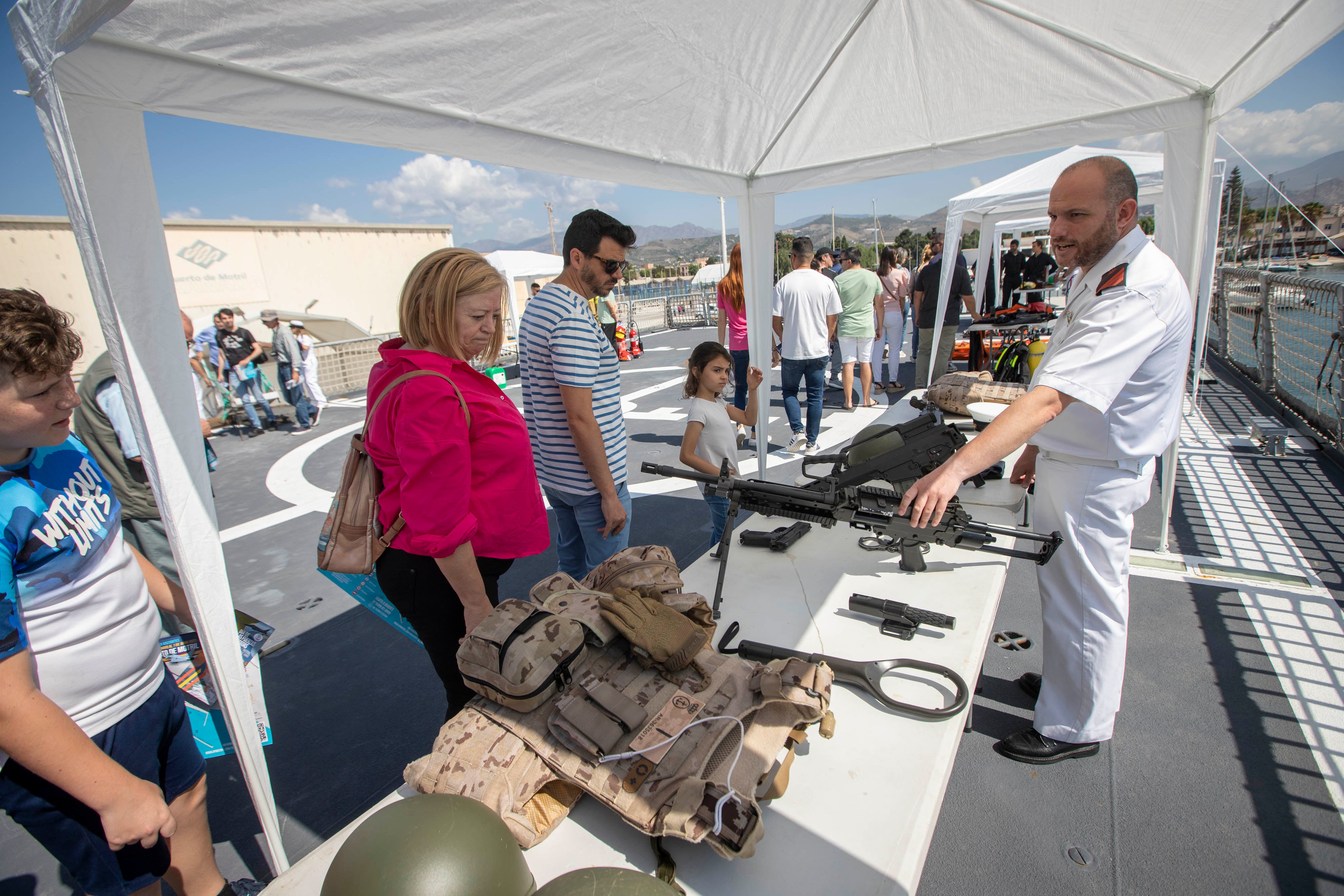 Las imágenes de los buques de la Armada en el Puerto de Motril