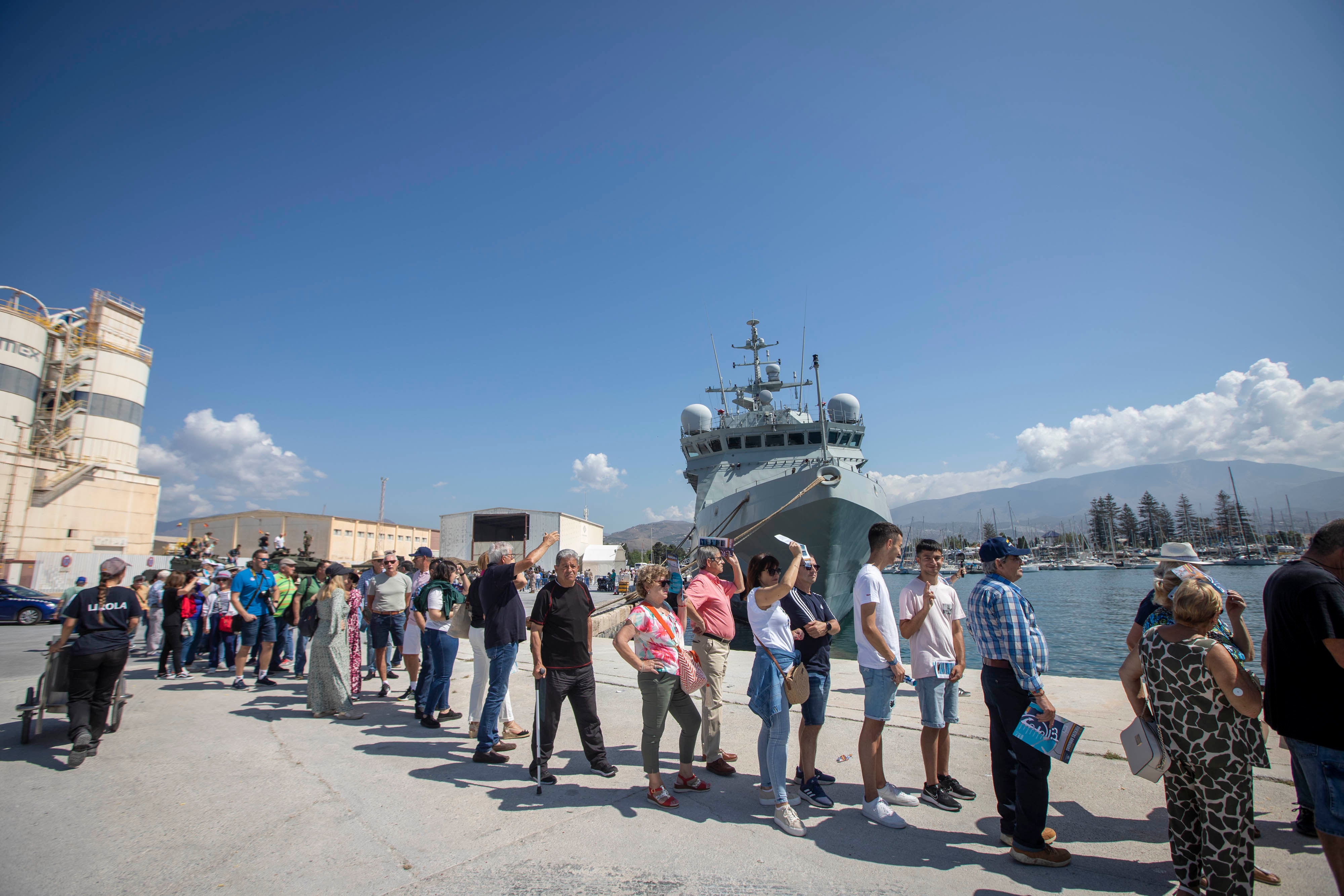 Las imágenes de los buques de la Armada en el Puerto de Motril