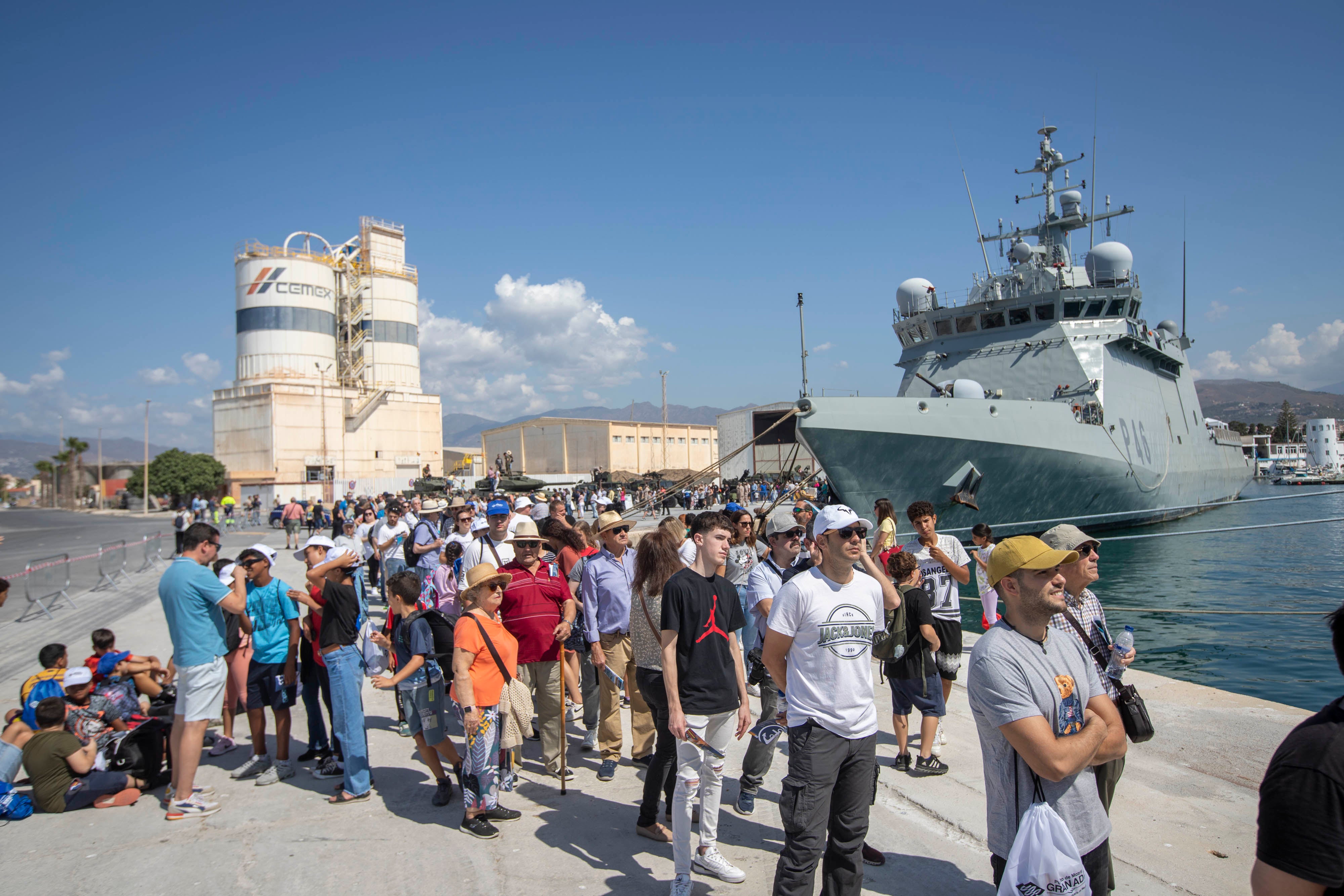 Las imágenes de los buques de la Armada en el Puerto de Motril