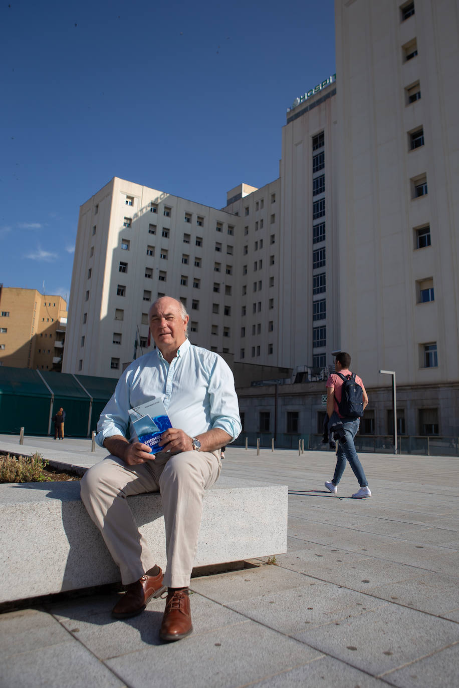 Higueras en la puerta del Hospital Virgen de las Nieves.