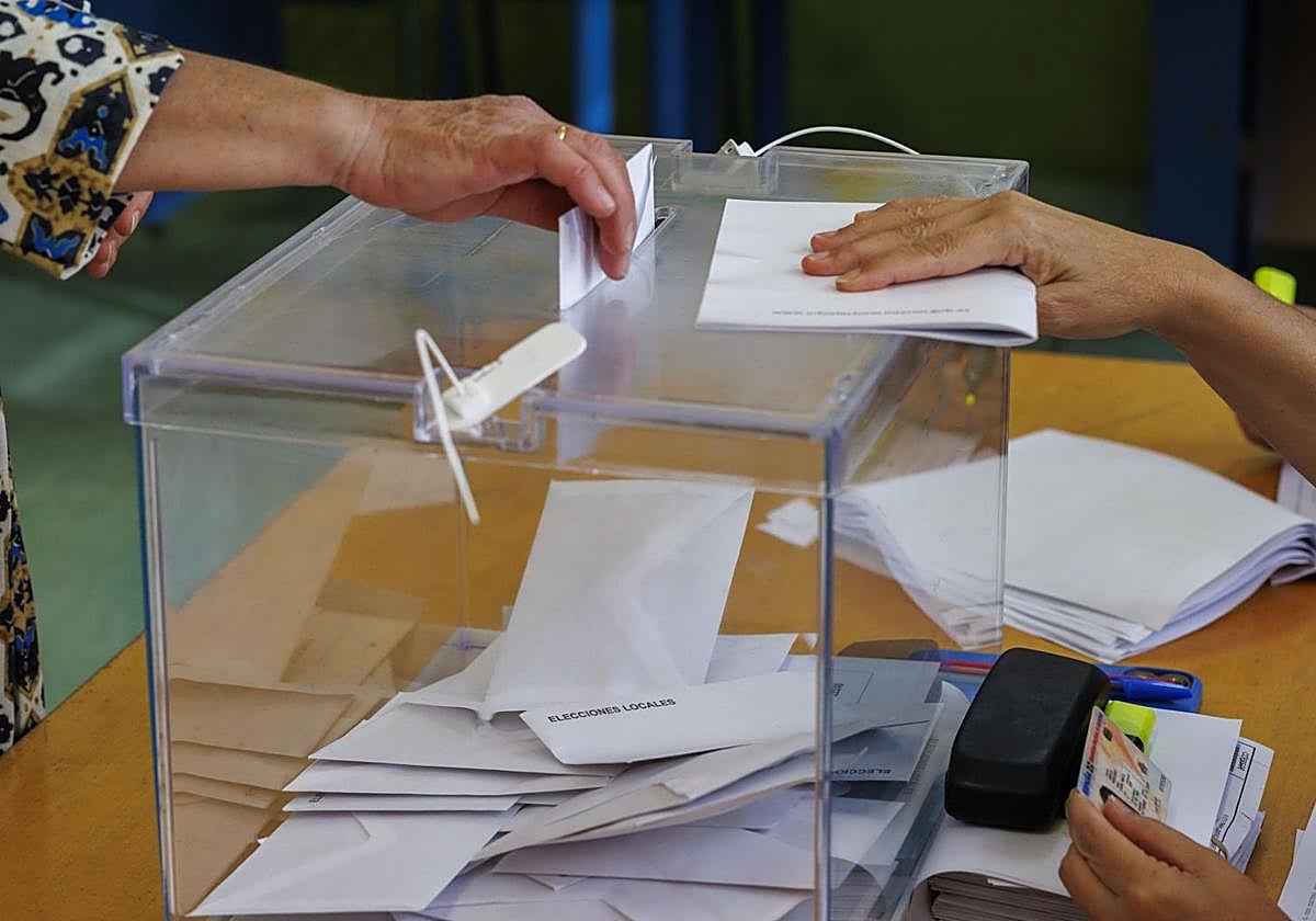 Facua hace una petición para quienes le coincidan las vacaciones y las elecciones.