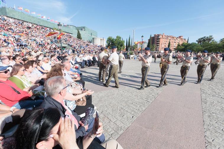 Momento del concierto de bandas junto al Palacio de Congresos.