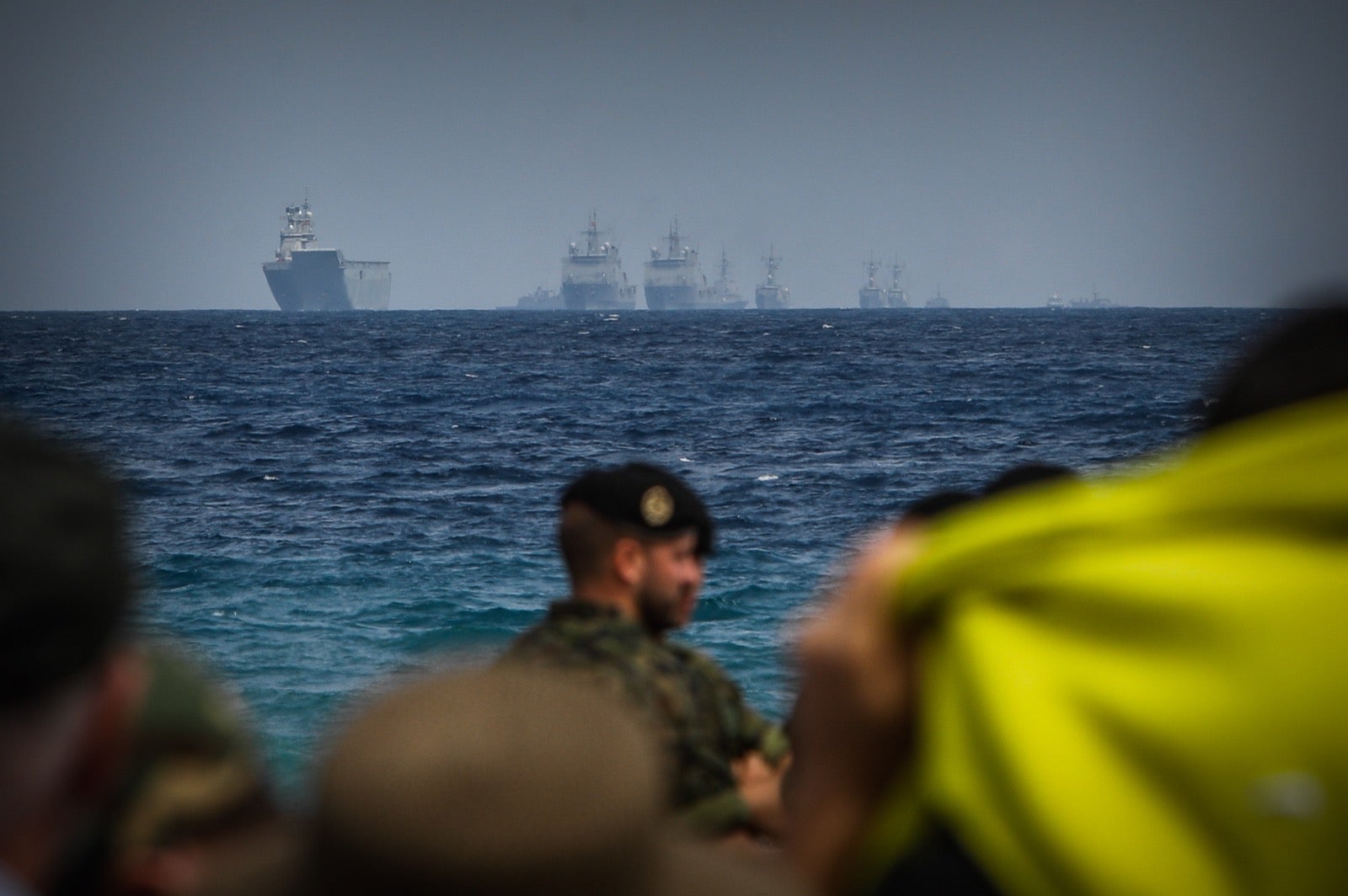 Las imágenes de la expectación en Motril por la exhibición de la Armada