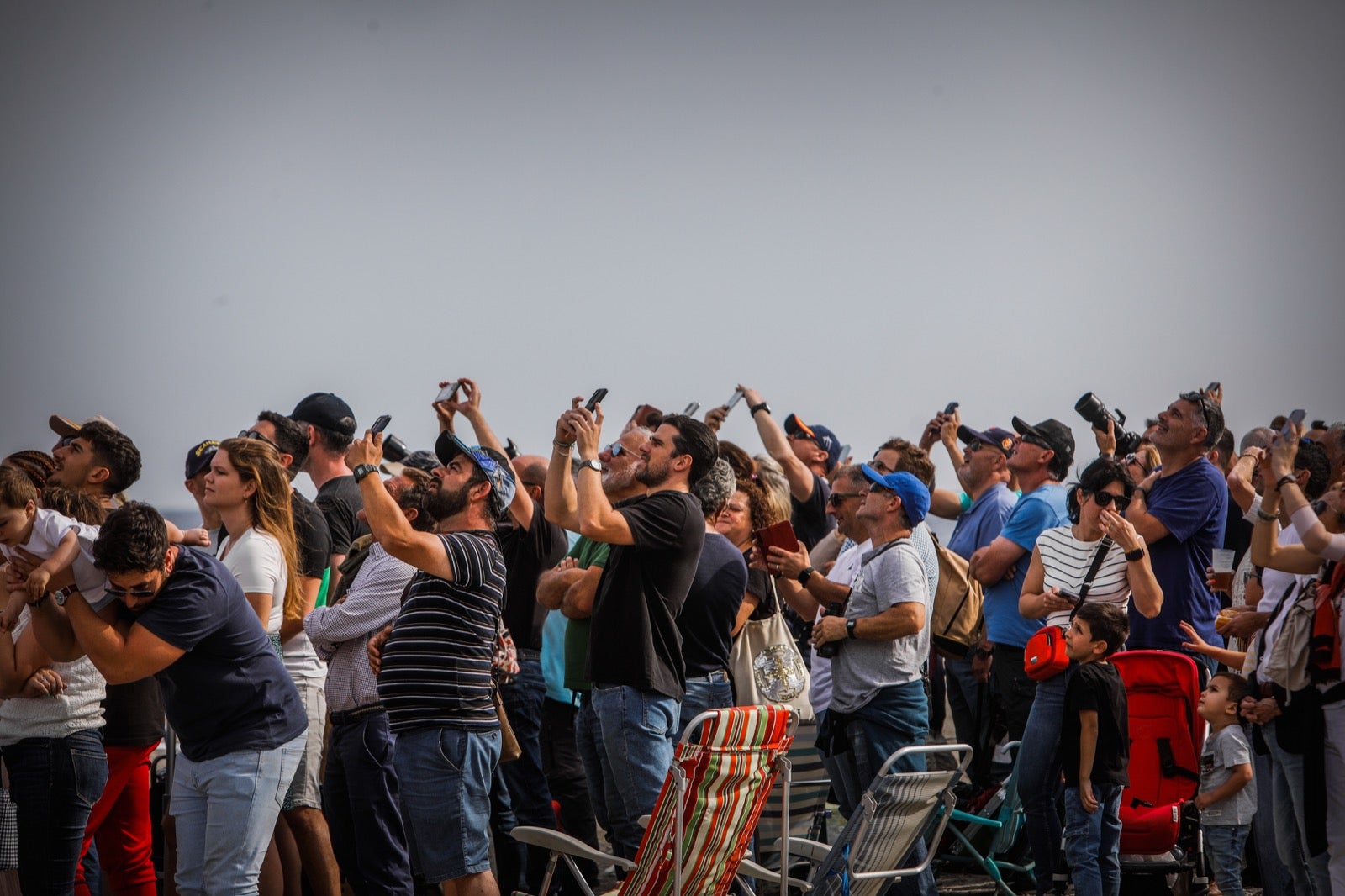 Las imágenes de la expectación en Motril por la exhibición de la Armada