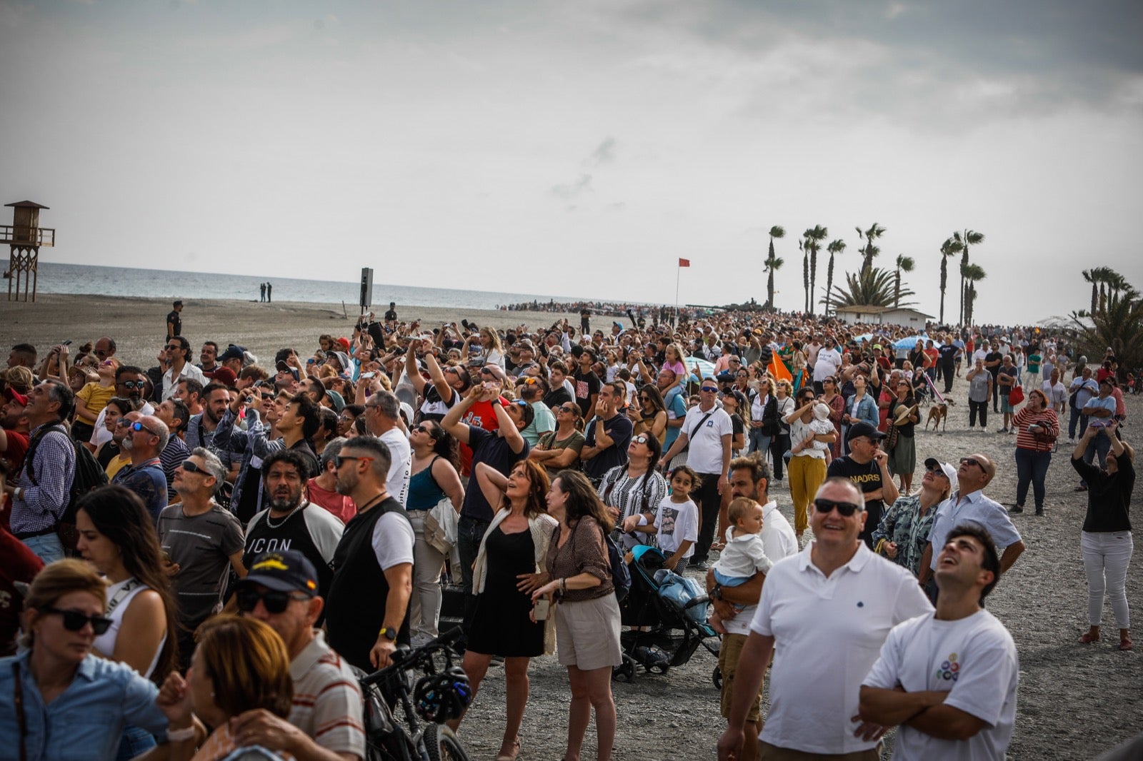 Las imágenes de la expectación en Motril por la exhibición de la Armada