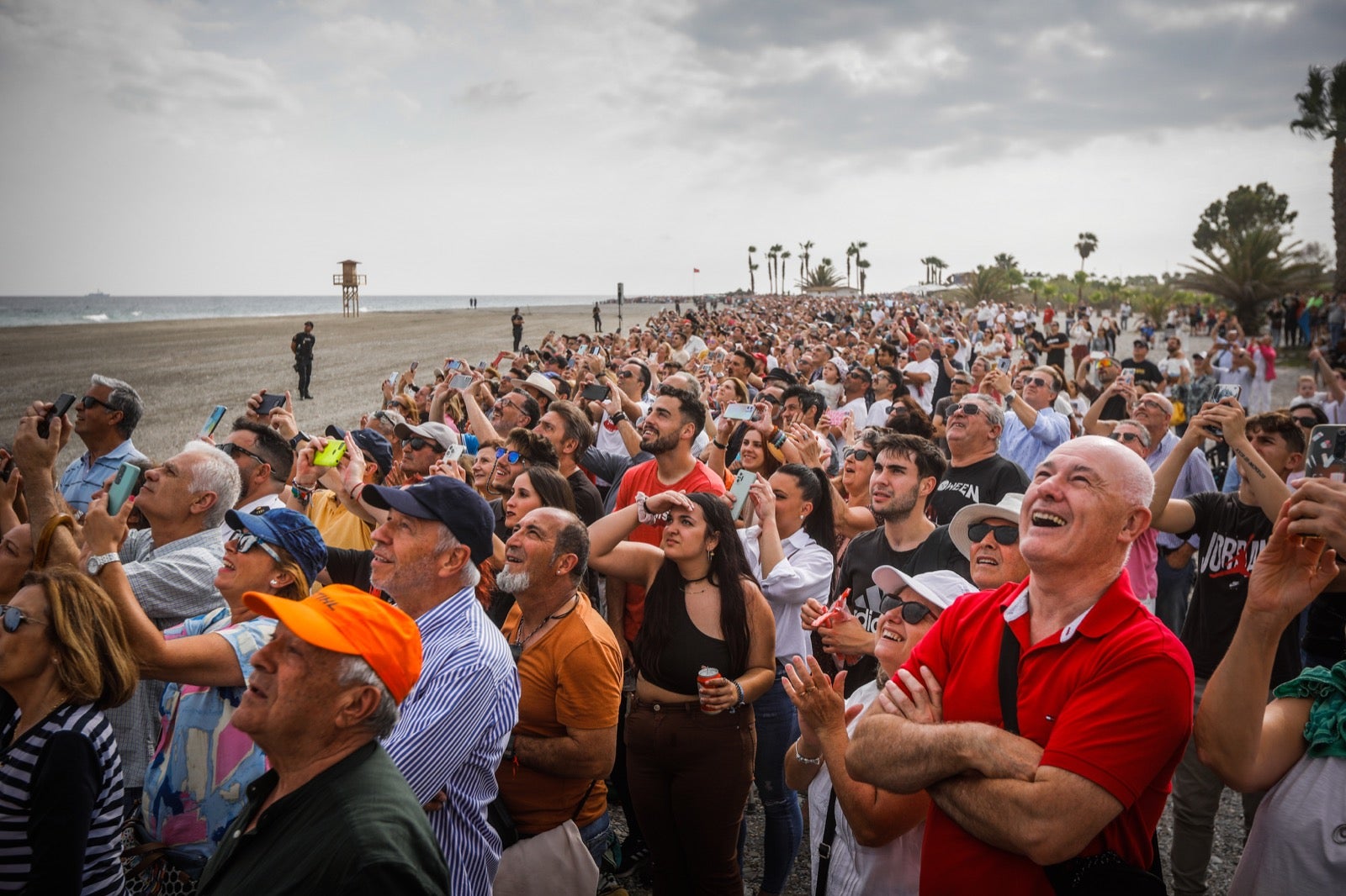 Las imágenes de la expectación en Motril por la exhibición de la Armada