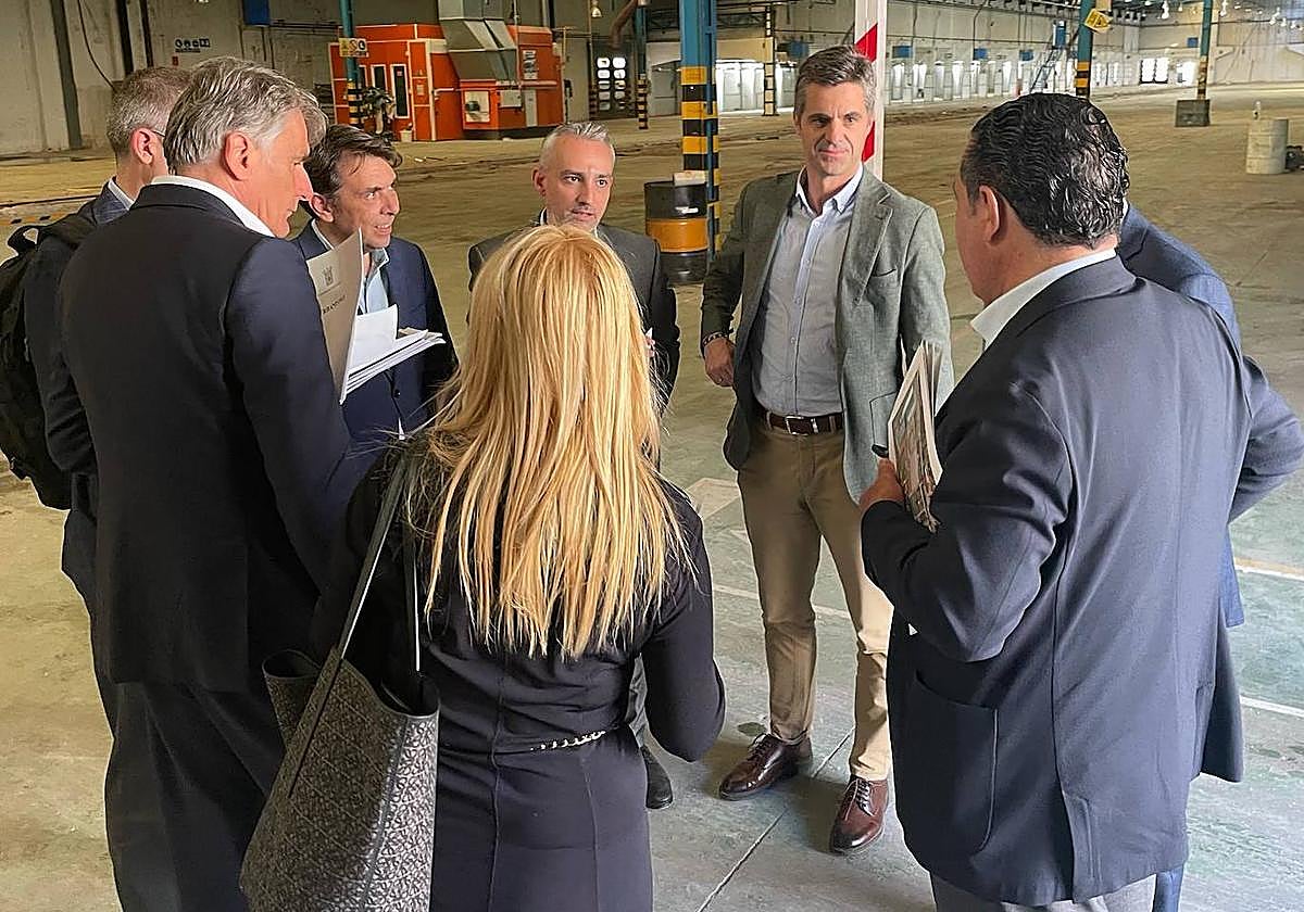 Visita de representantes del grupo empresarial Punch a Santana.