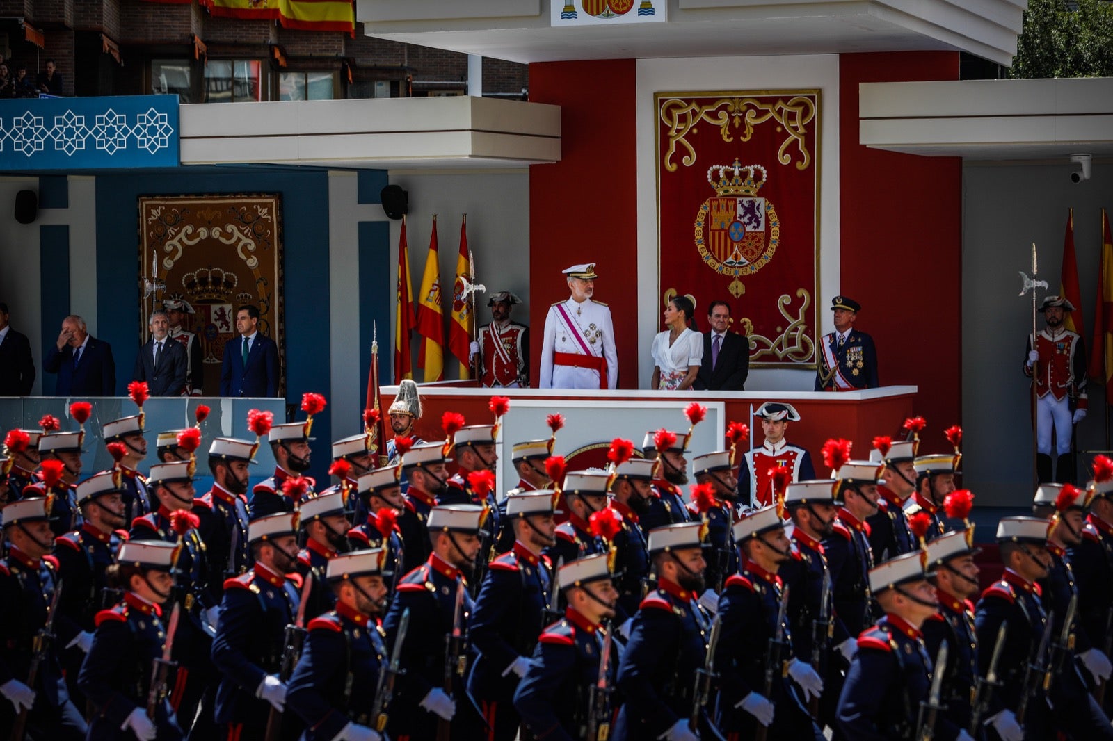 Las imágenes del desfile de las Fuerzas Armadas desde dentro y a vista de pájaro