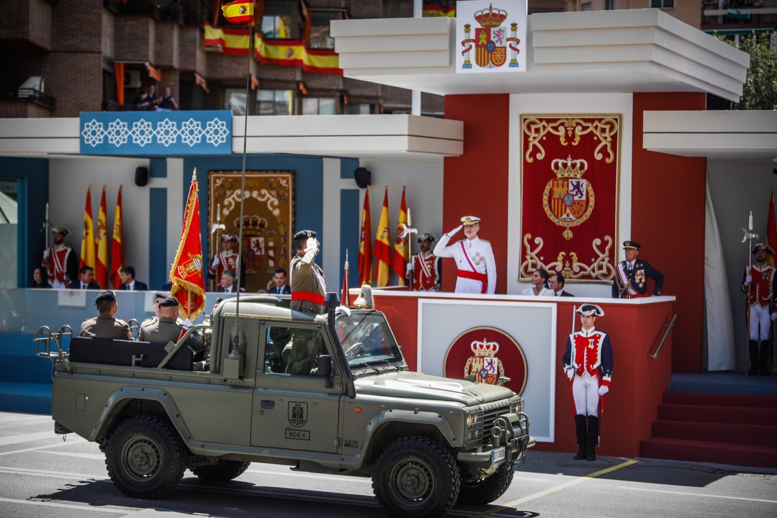 Las imágenes del desfile de las Fuerzas Armadas desde dentro y a vista de pájaro