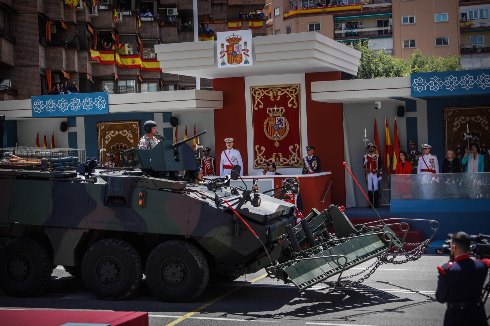 Las imágenes del desfile de las Fuerzas Armadas desde dentro y a vista de pájaro