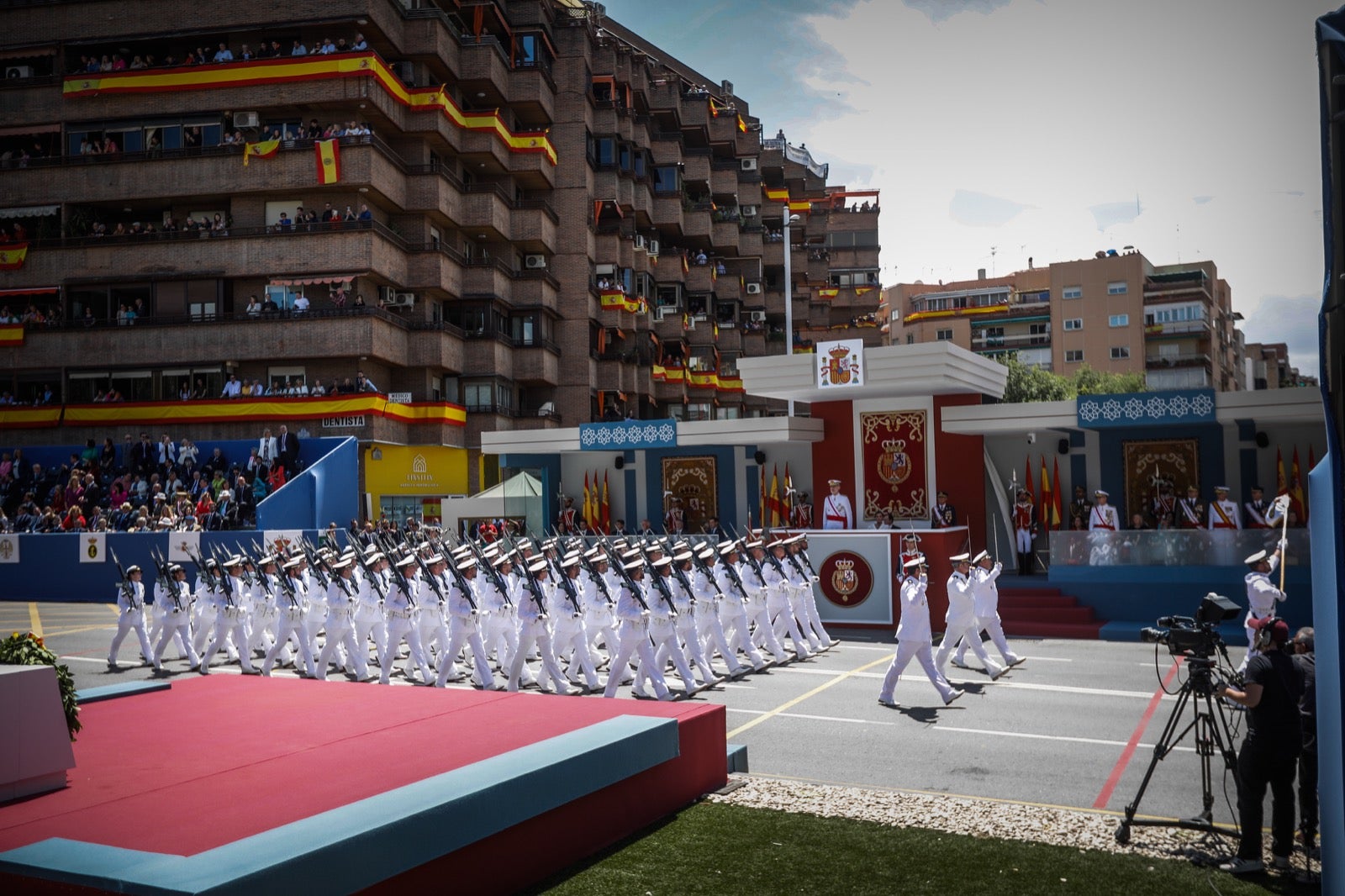 Las imágenes del desfile de las Fuerzas Armadas desde dentro y a vista de pájaro