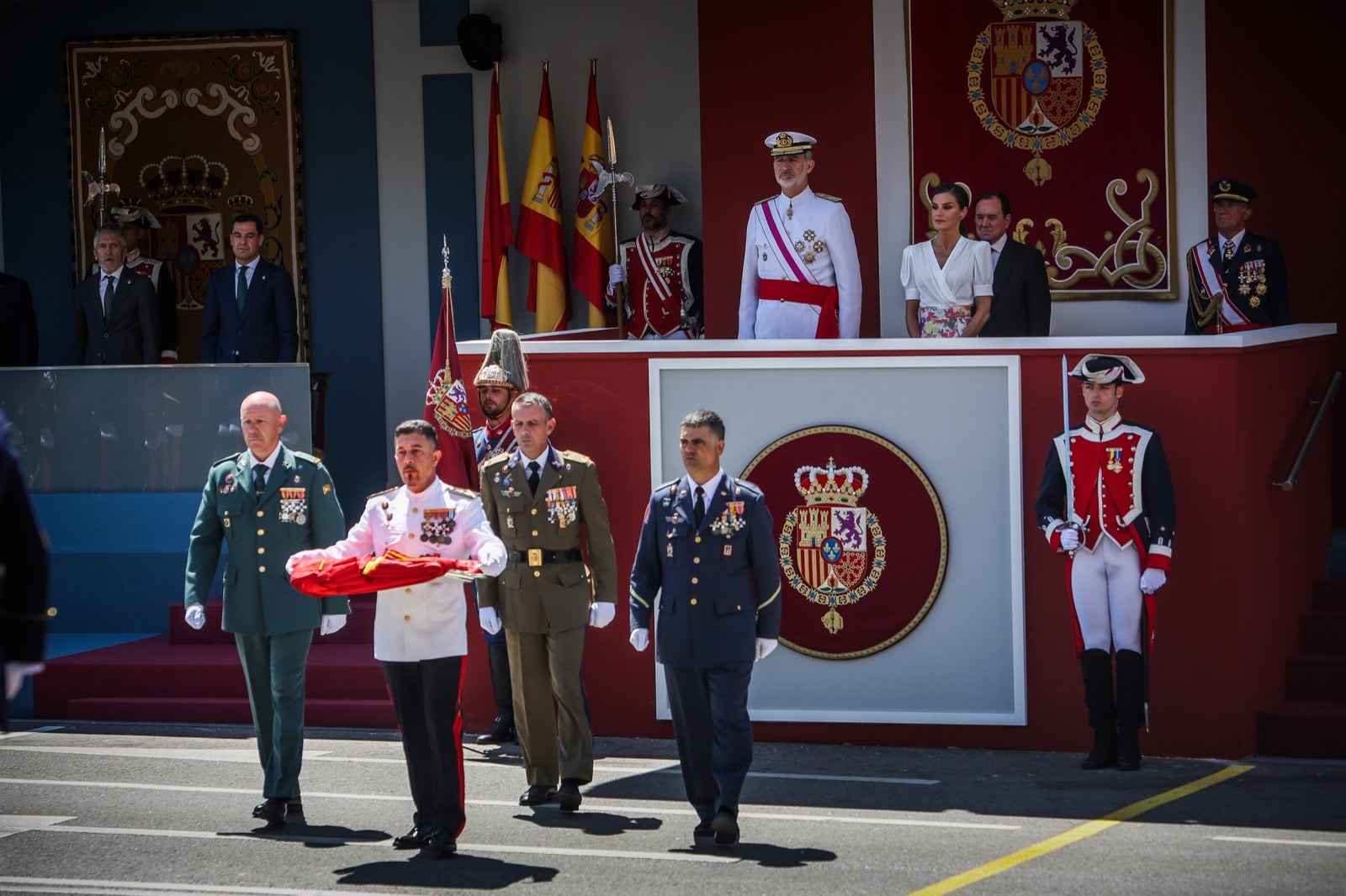 Las imágenes del desfile de las Fuerzas Armadas desde dentro y a vista de pájaro