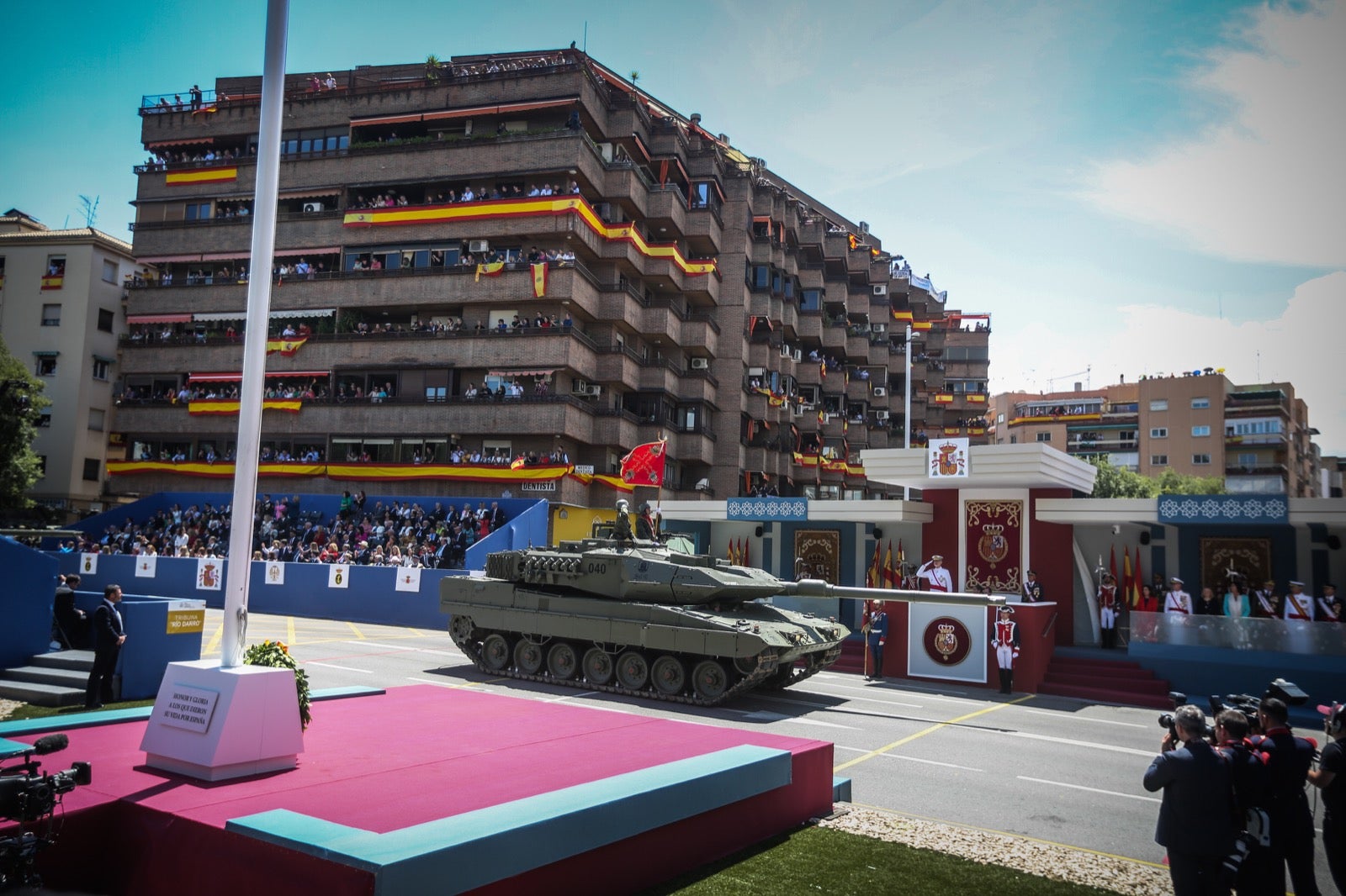 Las imágenes del desfile de las Fuerzas Armadas desde dentro y a vista de pájaro