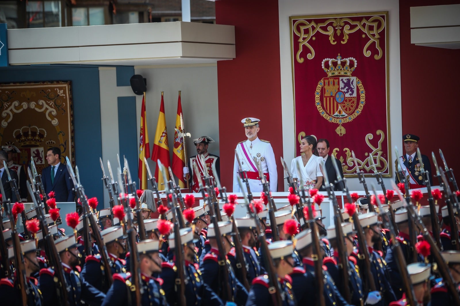 Las imágenes del desfile de las Fuerzas Armadas desde dentro y a vista de pájaro