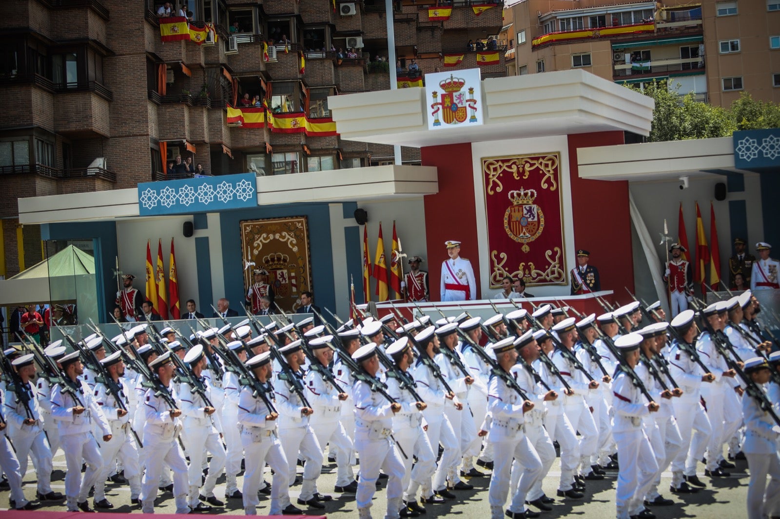 Las imágenes del desfile de las Fuerzas Armadas desde dentro y a vista de pájaro