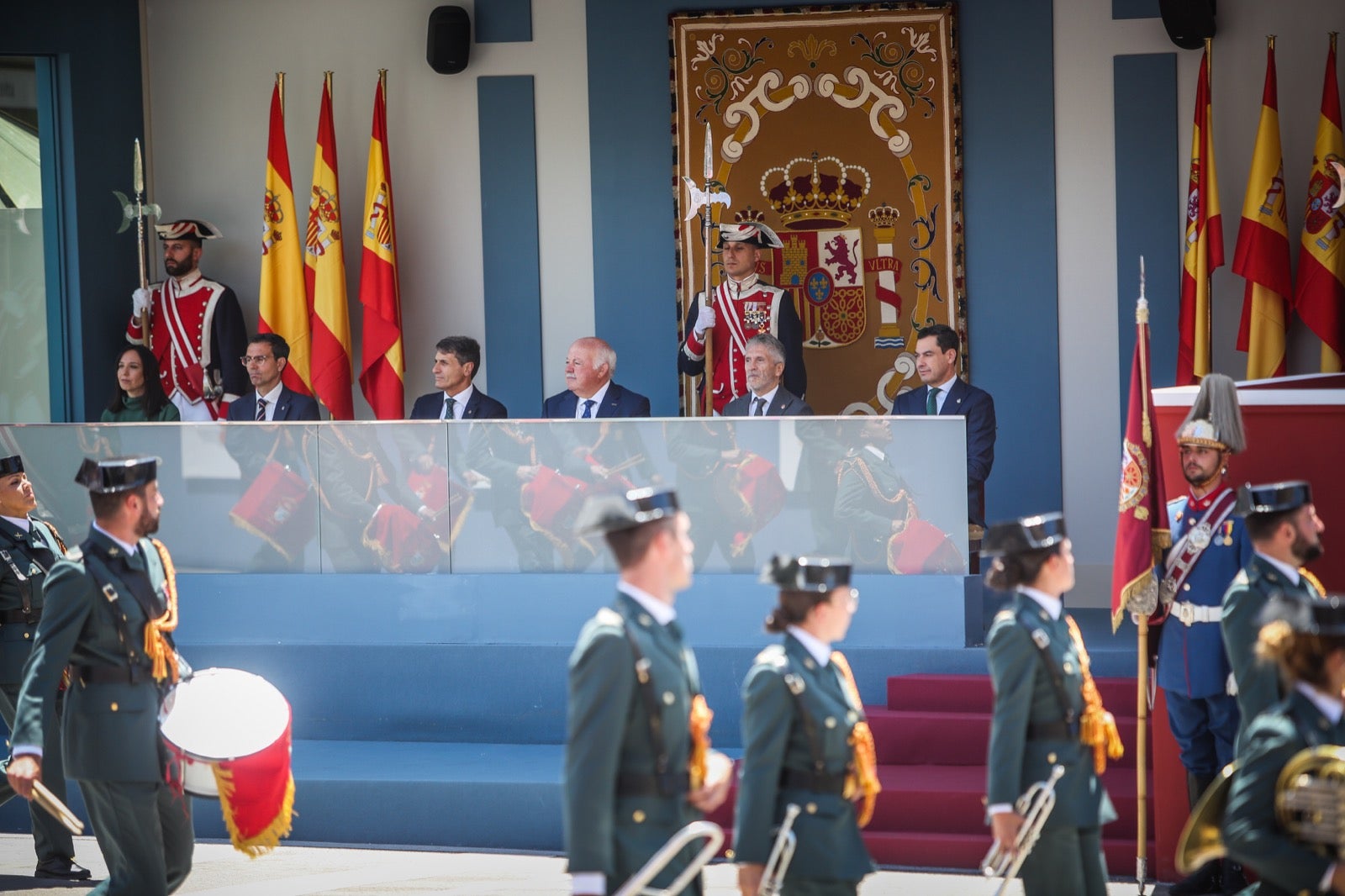 Las imágenes del desfile de las Fuerzas Armadas desde dentro y a vista de pájaro