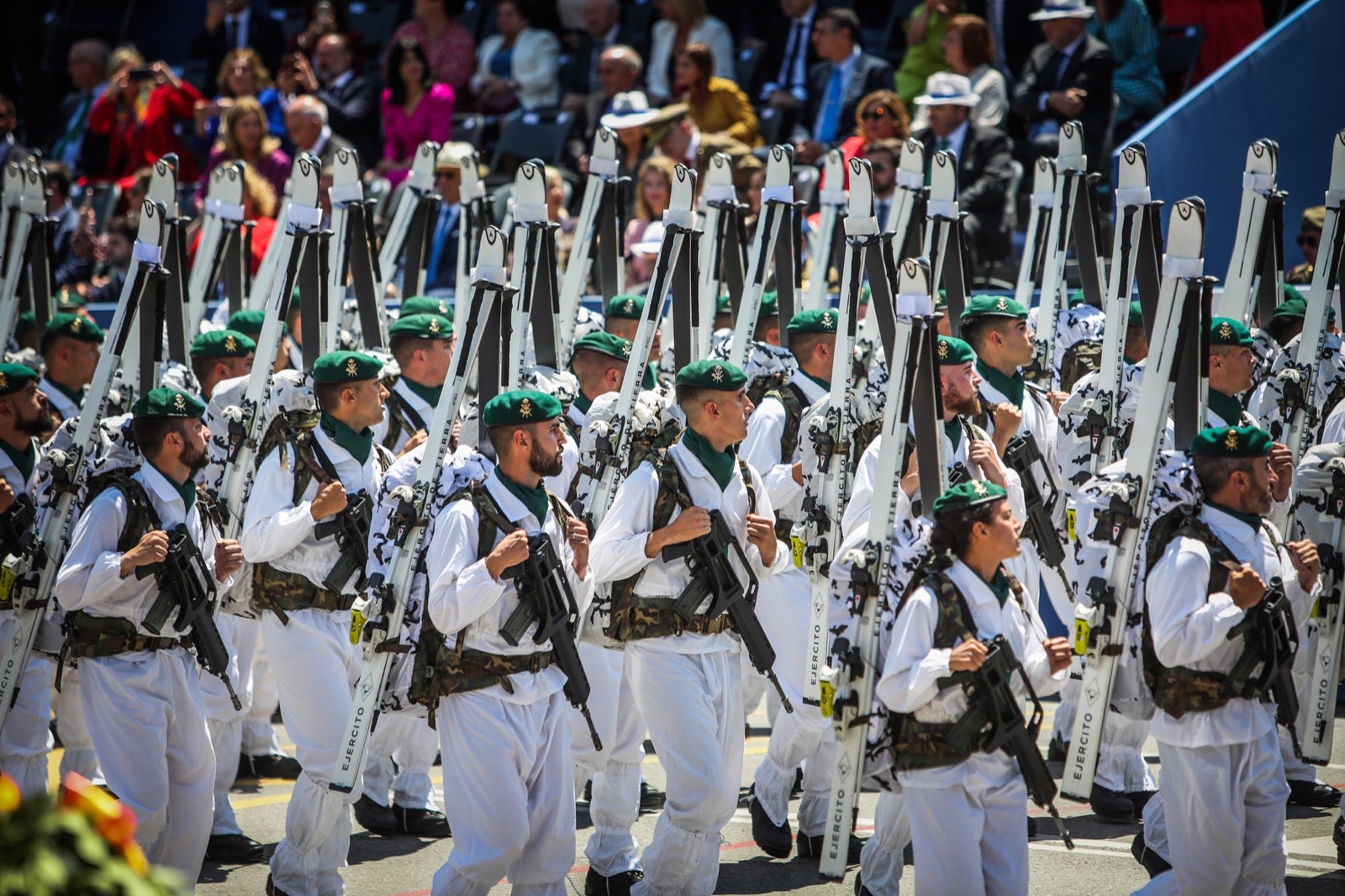 Las imágenes del desfile de las Fuerzas Armadas desde dentro y a vista de pájaro