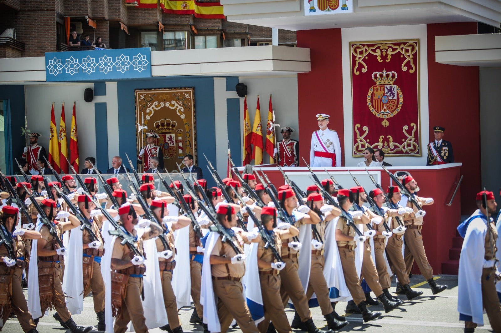 Las imágenes del desfile de las Fuerzas Armadas desde dentro y a vista de pájaro