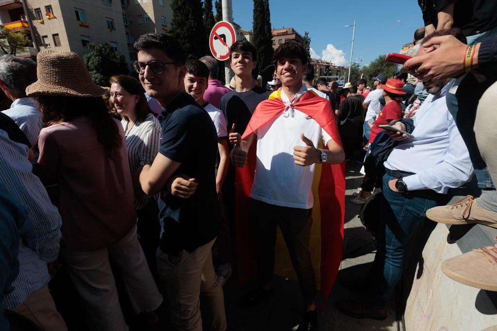 Las imágenes de los granadinos disfrutando del desfile de las Fuerzas Armadas