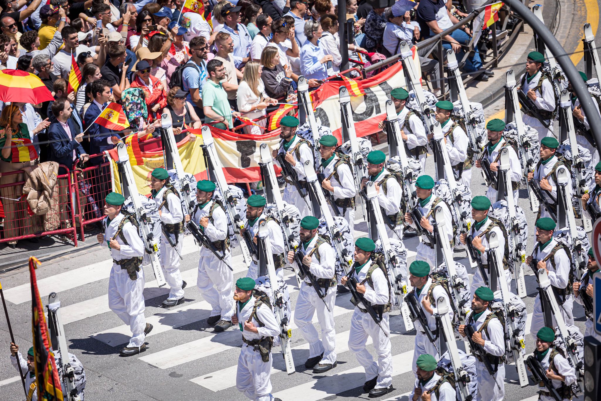 Las imágenes del desfile de las Fuerzas Armadas desde dentro y a vista de pájaro