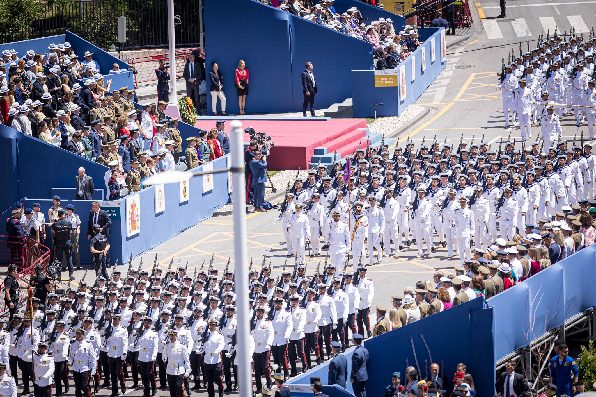 Las imágenes del desfile de las Fuerzas Armadas desde dentro y a vista de pájaro