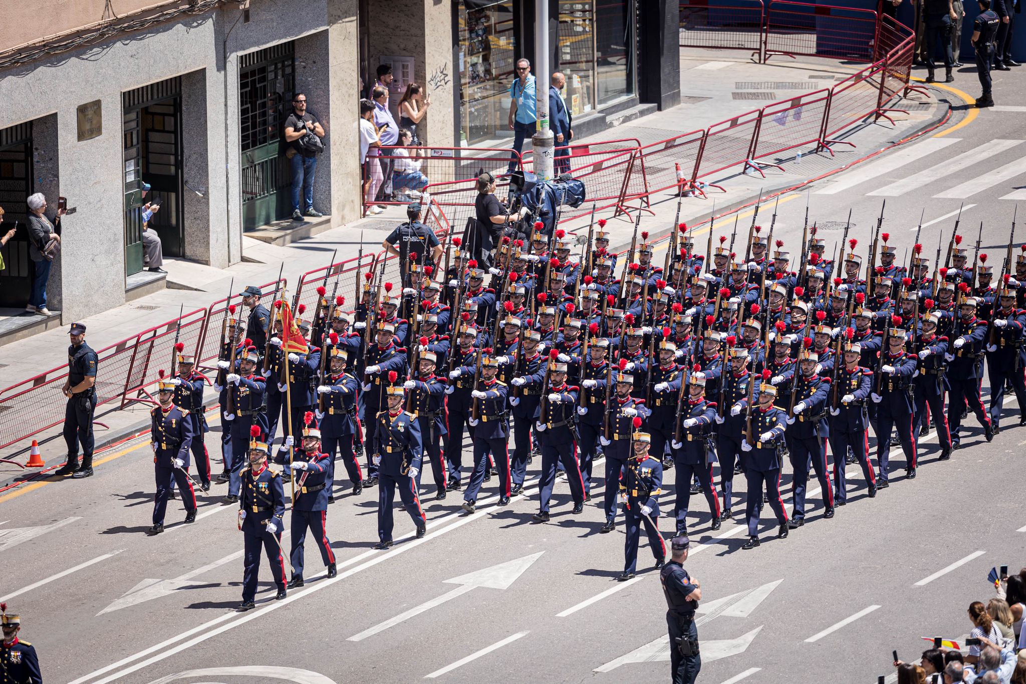 Las imágenes del desfile de las Fuerzas Armadas desde dentro y a vista de pájaro