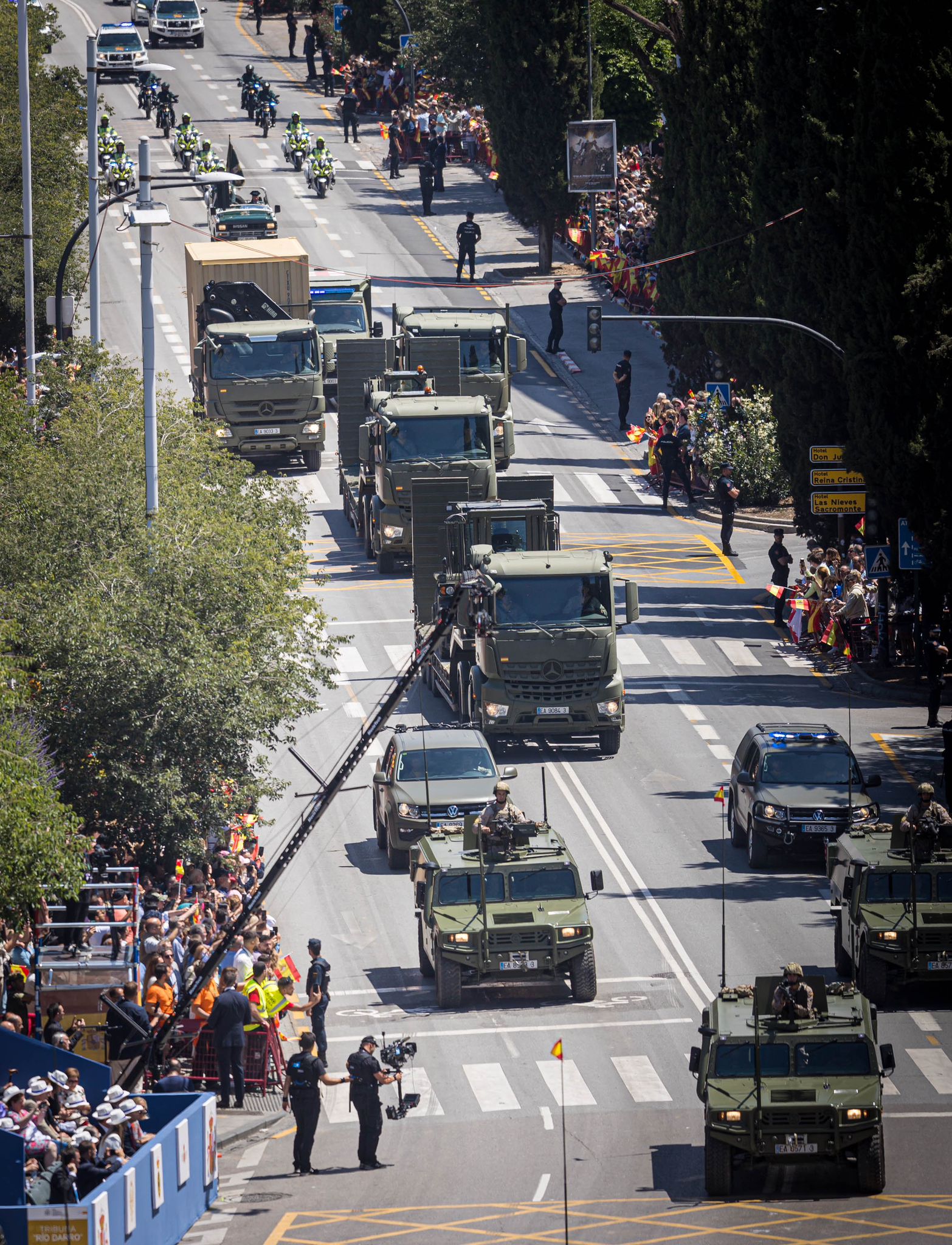 Las imágenes del desfile de las Fuerzas Armadas desde dentro y a vista de pájaro