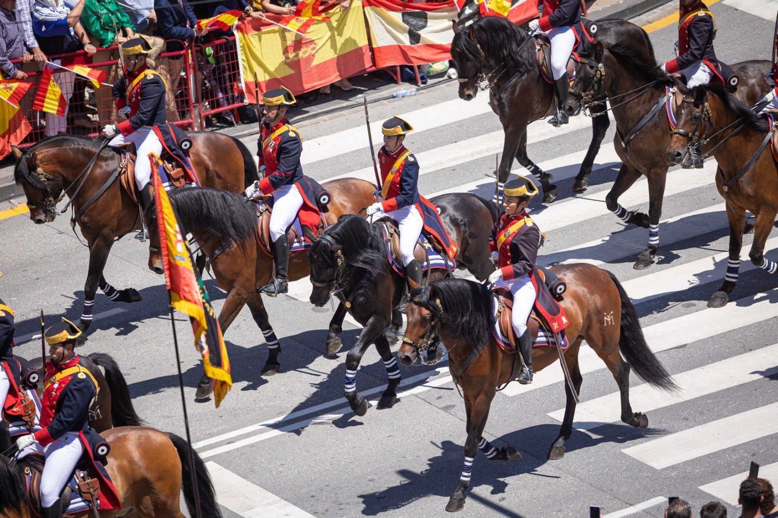 Las imágenes del desfile de las Fuerzas Armadas desde dentro y a vista de pájaro