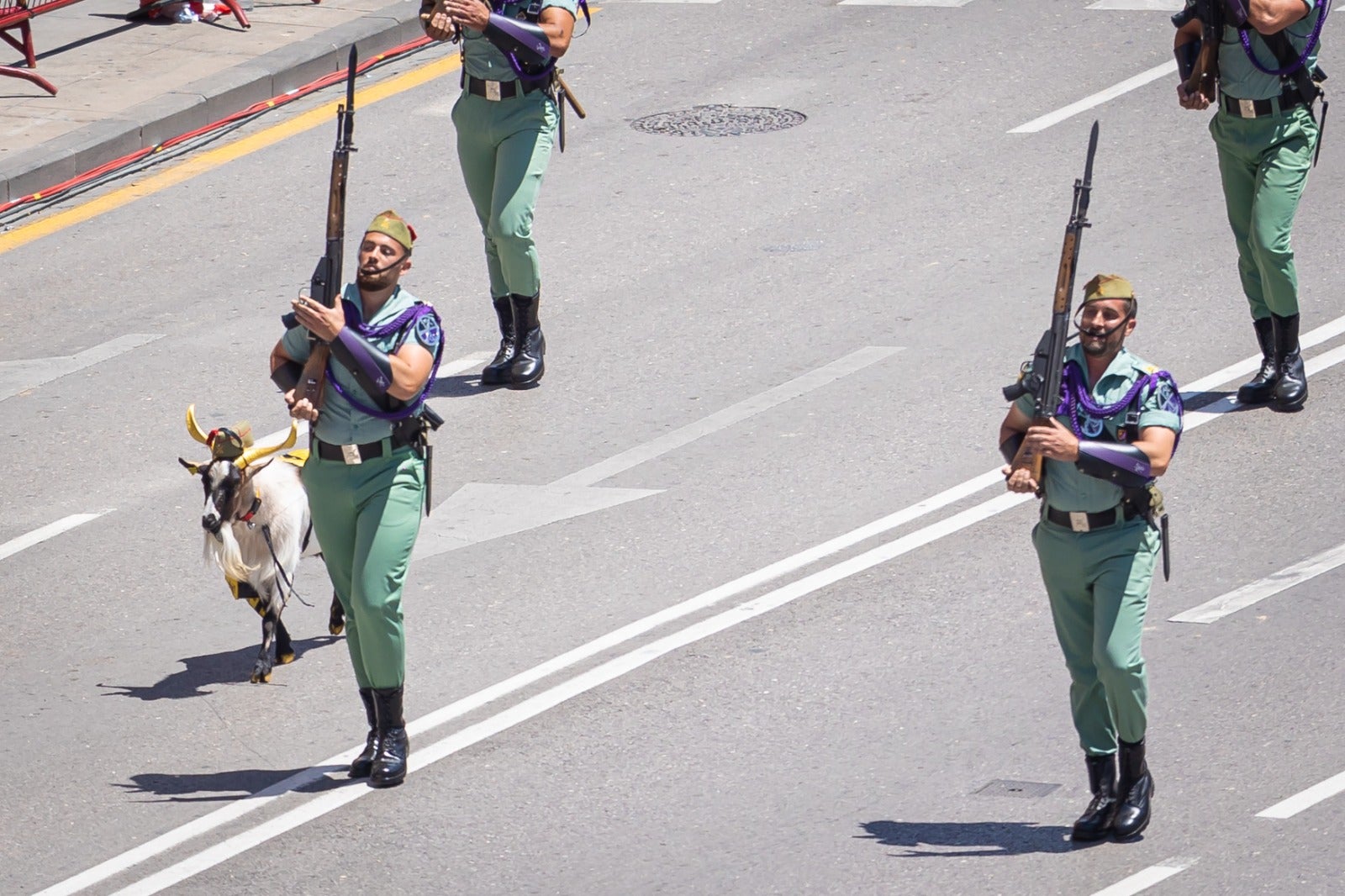 Las imágenes del desfile de las Fuerzas Armadas desde dentro y a vista de pájaro