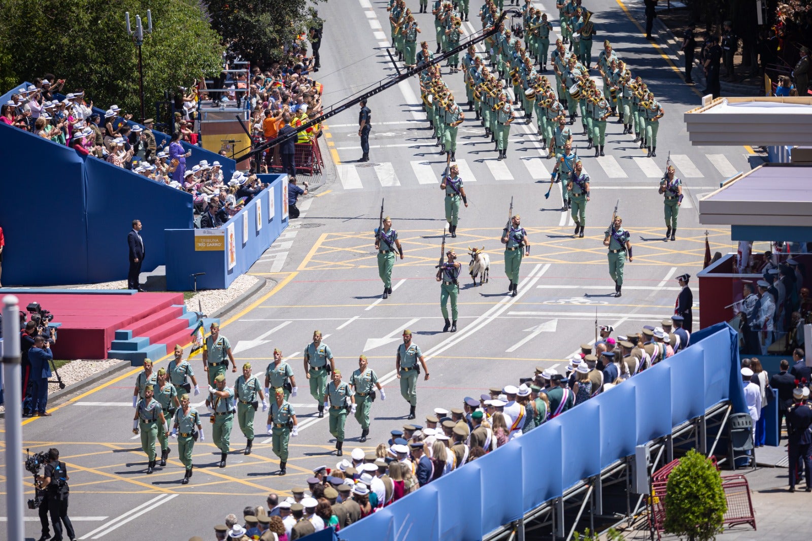 Las imágenes del desfile de las Fuerzas Armadas desde dentro y a vista de pájaro