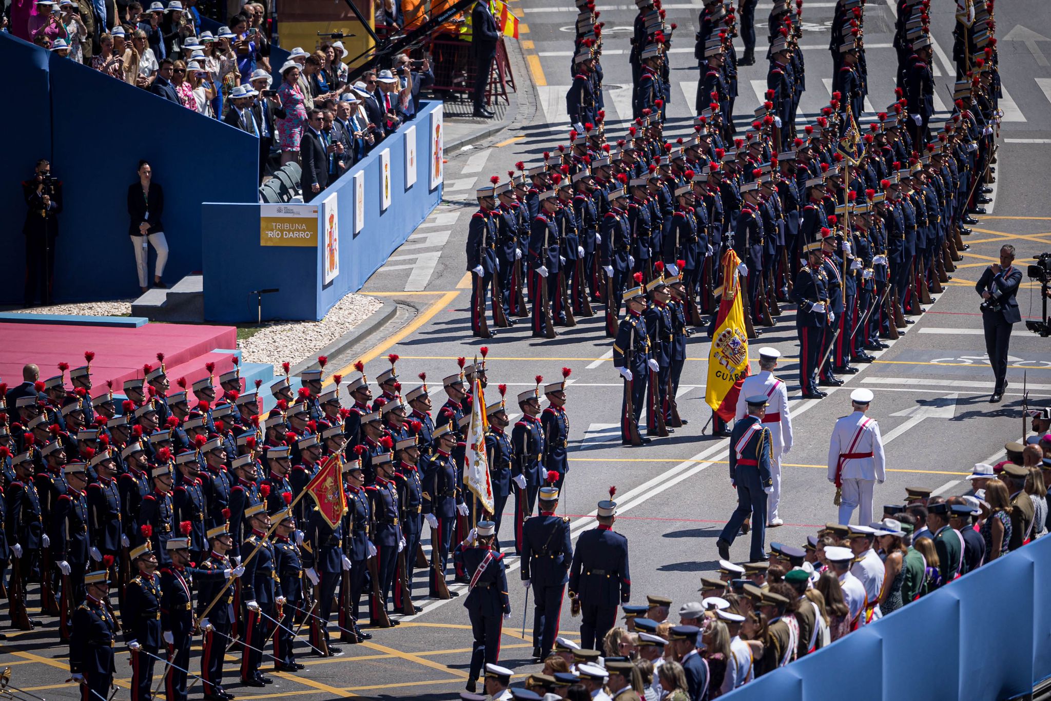 Las imágenes del desfile de las Fuerzas Armadas desde dentro y a vista de pájaro