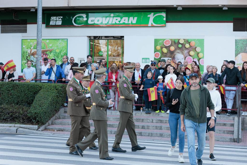 Las imágenes de los granadinos disfrutando del desfile de las Fuerzas Armadas