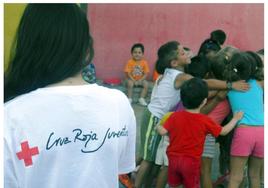 Cruz Roja tiene en marcha numeros proyectos centrados en la infancia y juventud.