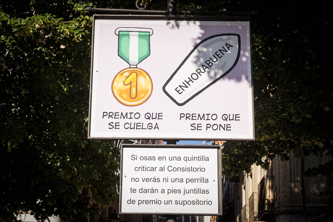Las carocas ganadoras que recorren la Plaza de Bibrambla