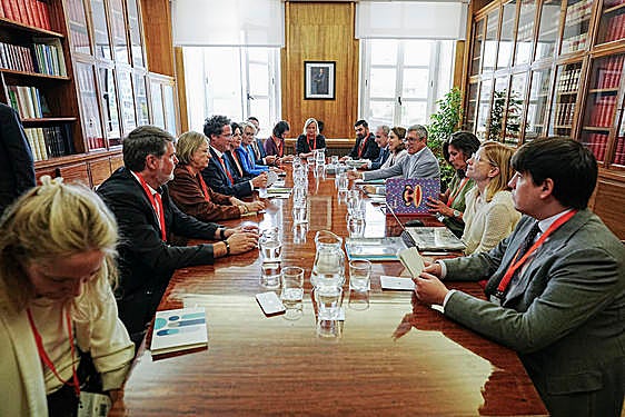 La delegación de parlamentarios alemanes en la reunión mantenida ayer con el secretario de Estado de Medio Ambiente, Hugo Morán.