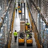 Un recorrido por el almacén gigante de Lidl: del área helada a la sala del fisio