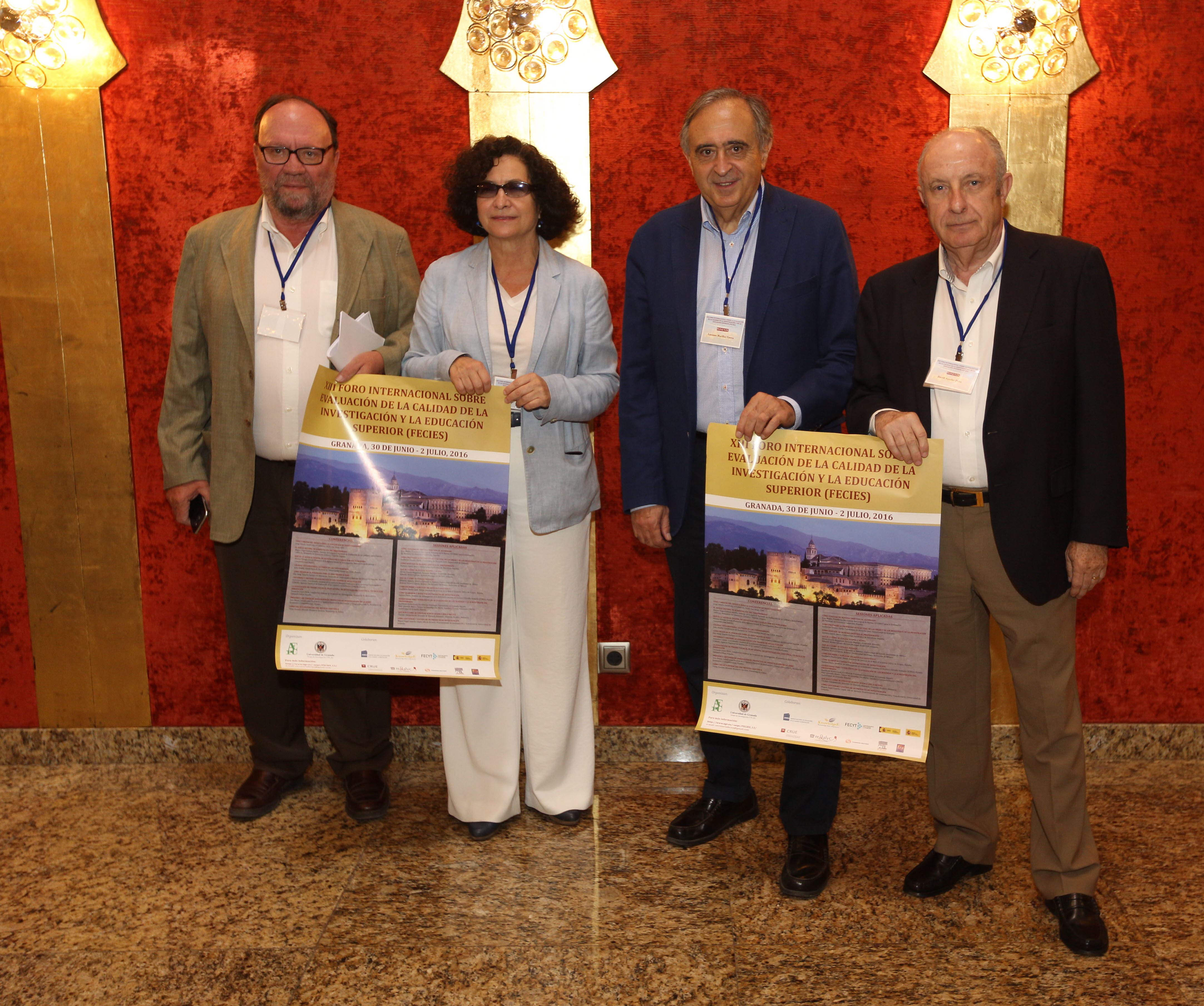 Los cuatro últimos rectores de la Universidad: Francisco González Lodeiro, Pilar Aranda, Lorenzo Morillas y David Aguilar, en un acto académico en 2016.