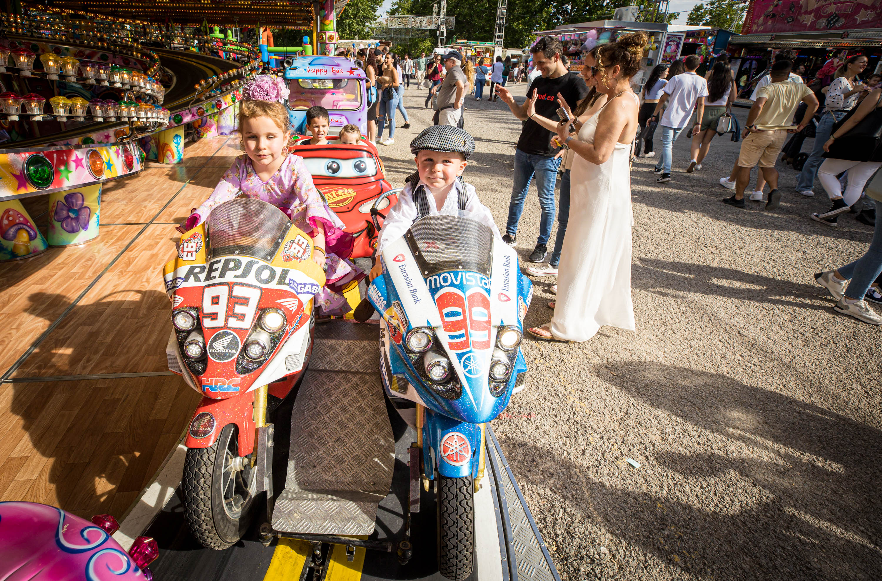 El día de los columpios &#039;baraticos&#039;, en imágenes