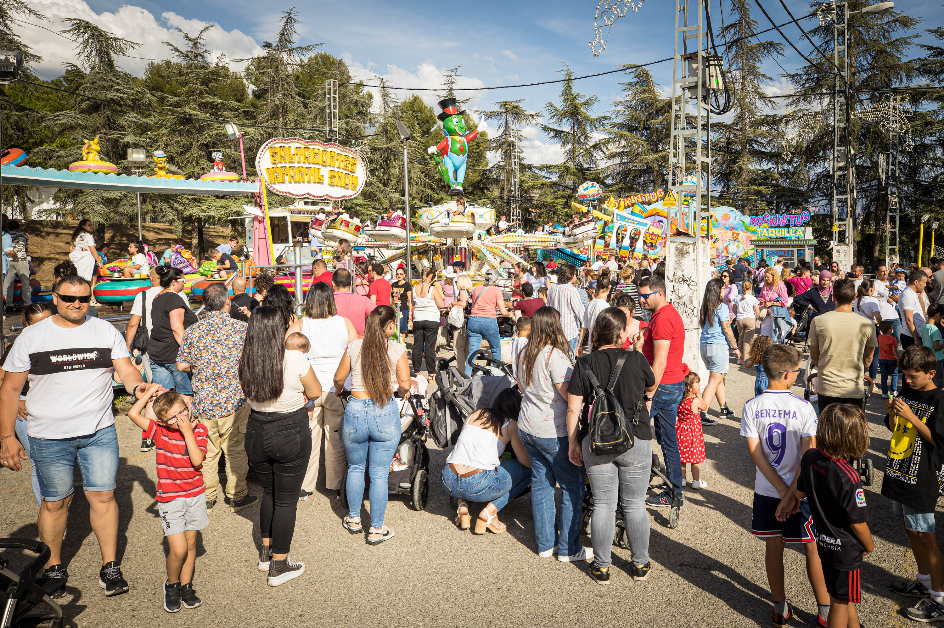 El día de los columpios &#039;baraticos&#039;, en imágenes